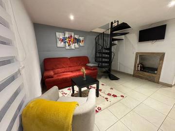 Gîte pour 4 personnes, avec terrasse, animaux acceptés à Décines-Charpieu