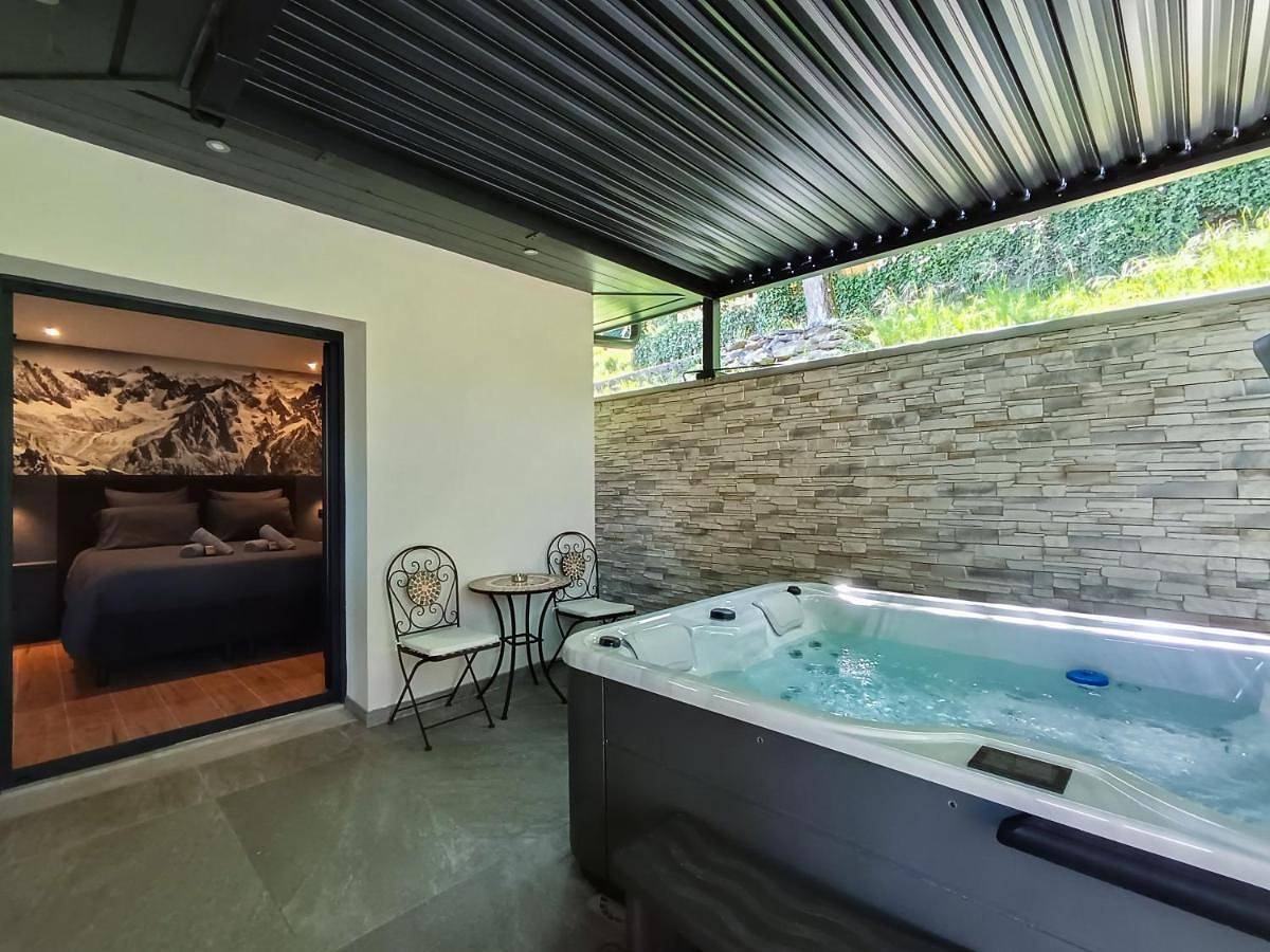 Le Cocon du Salève - Private Spa - Parking - Proche Genève in Monnetier-Mornex, Région de Saint-Julien-en-Genevois