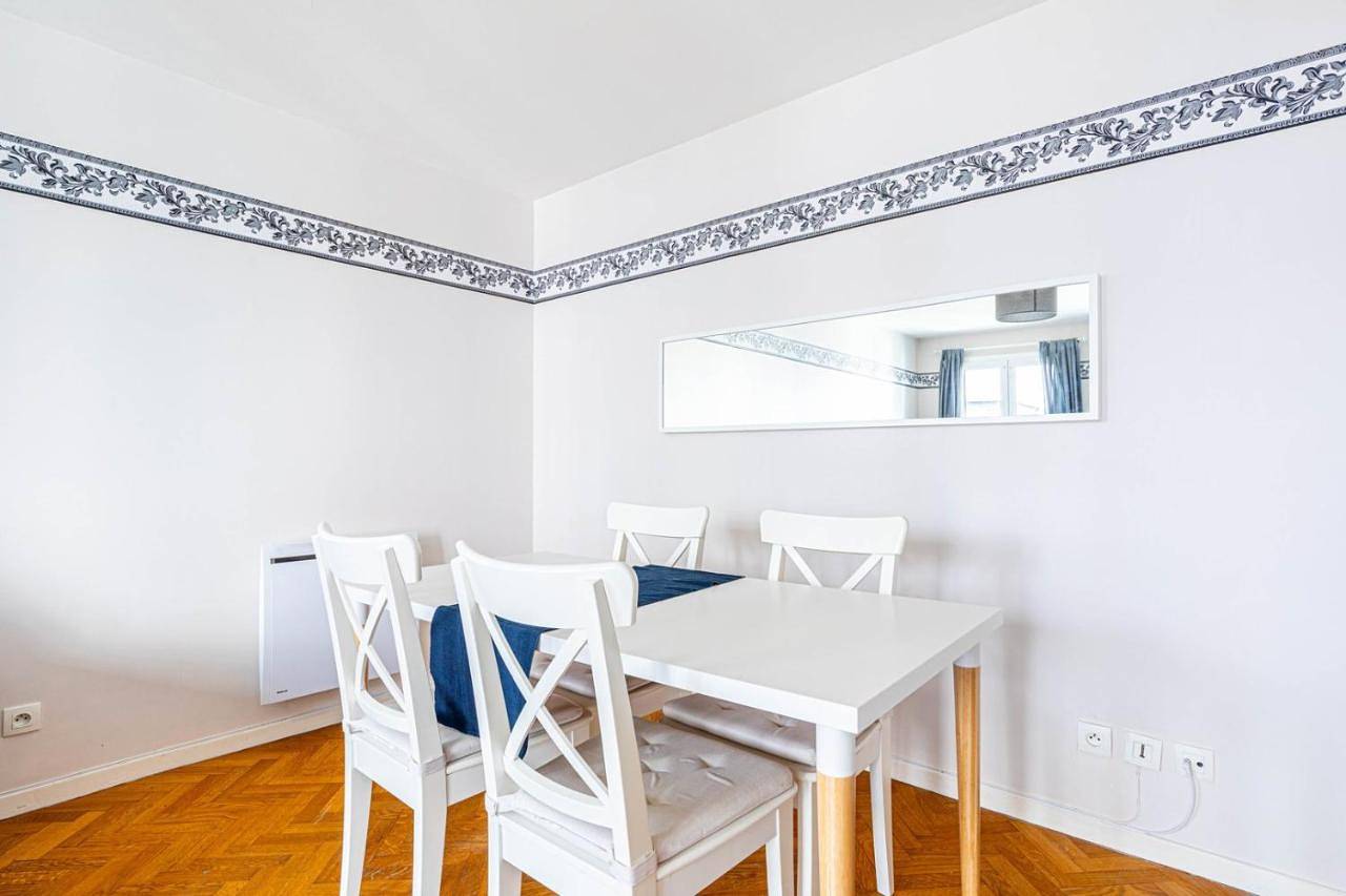 Appartement entier, Two-Bedroom Apartment in Les Pavillons-sous-Bois, Seine-Saint-Denis