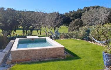 Location de vacances pour 6 personnes, avec terrasse à Nîmes