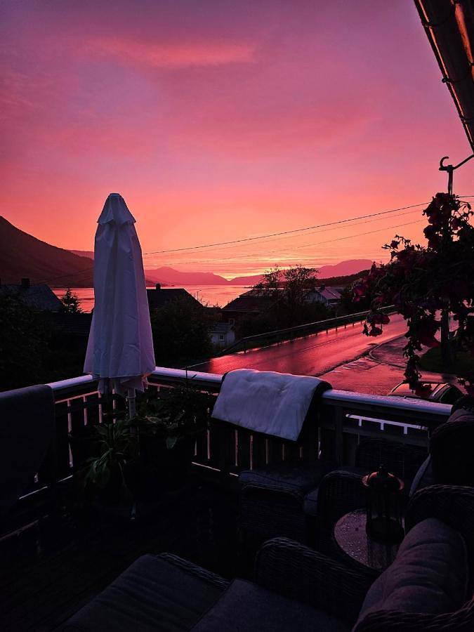 Ferienwohnung für 5 Personen, mit Terrasse und Garten sowie Seeblick und Ausblick in Vestnes - 2