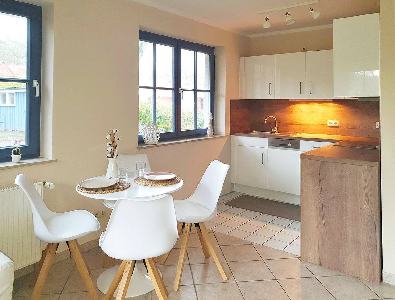 Ganze Wohnung, Ferienwohnung für 2P + K in ruhiger Lage, Parkplatz, Wlan, Terrasse, Strandkorb in Prerow, Fischland - Darß - Zingst