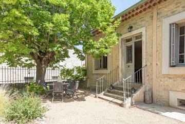 Gîte pour 4 personnes, avec piscine et jardin, animaux acceptés à Laure-Minervois