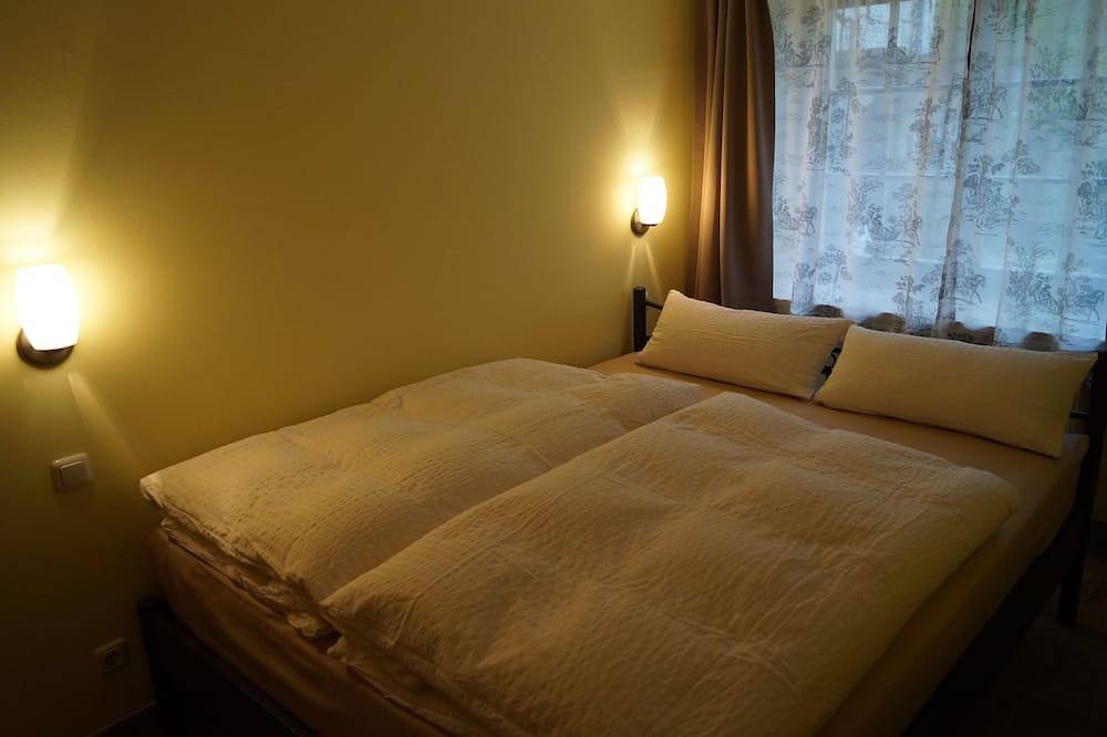 Ganze Wohnung, Liebevoll eingerichtete Ferienwohnung mit sonnigem, ruhigen Balkon zum Lavendel in Freital, Osterzgebirge