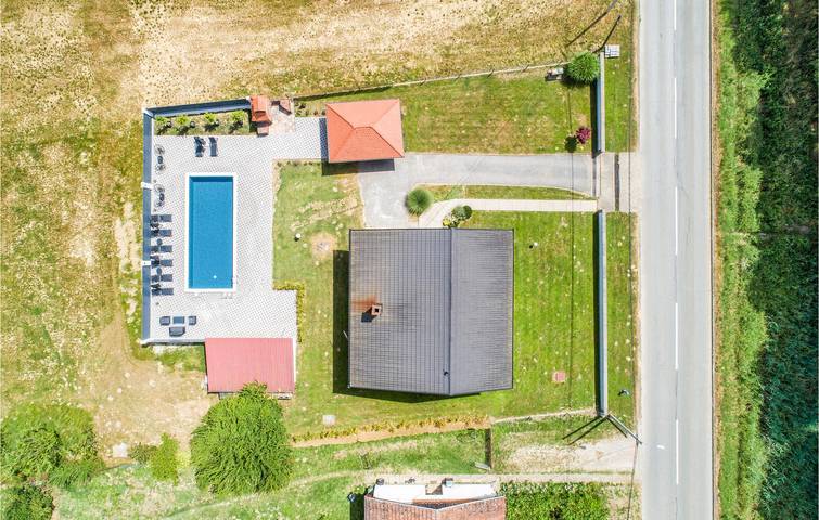 Ferienhaus für 10 Personen, mit Terrasse und Pool, mit Haustier - 1