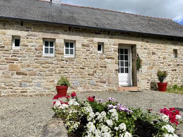 Gîte pour 4 personnes, avec piscine ainsi que terrasse et jardin dans le Finistère