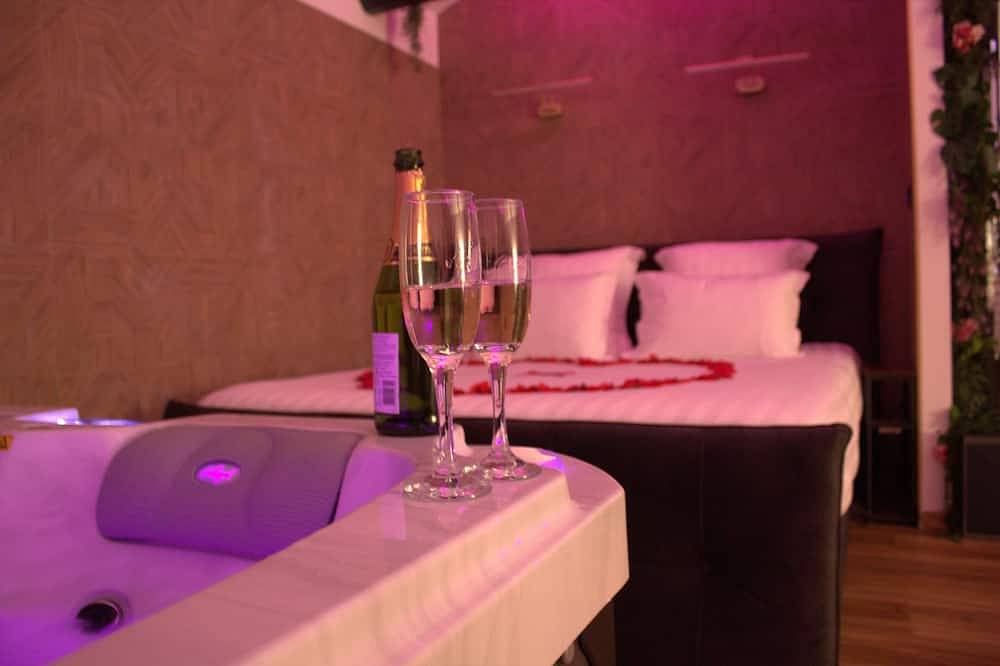 Entire apartment, Le Spa'Cieux Suite & Spa - Love room with spa, sauna and hammam in Chartres, Chartres region