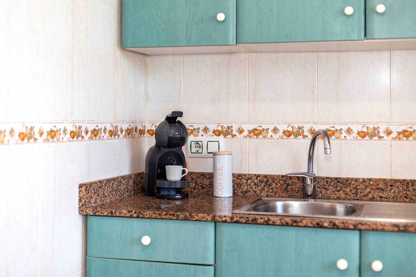 Hel lägenhet, Apartment 'De Playa En Ciutadella' with Shared Pool, Shared Garden and Wi-Fi in Cala Blanes, Ciutadella