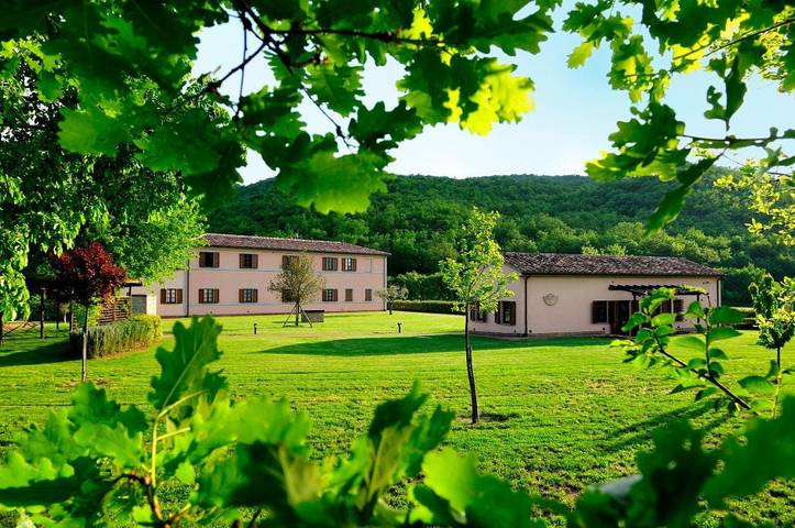 Agriturismo per 4 persone, con Terrazza e Giardino nonché Piscina e Panorama a Corciano