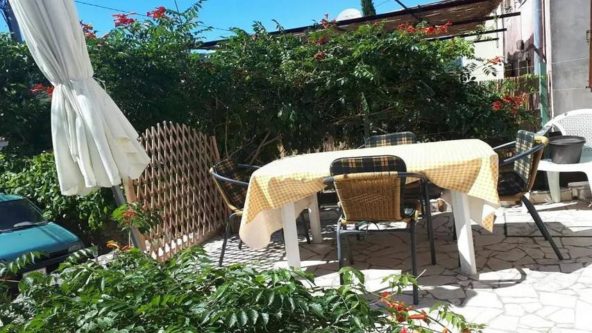 Ferienhaus für 5 Personen, mit Terrasse, mit Haustier auf Cres
