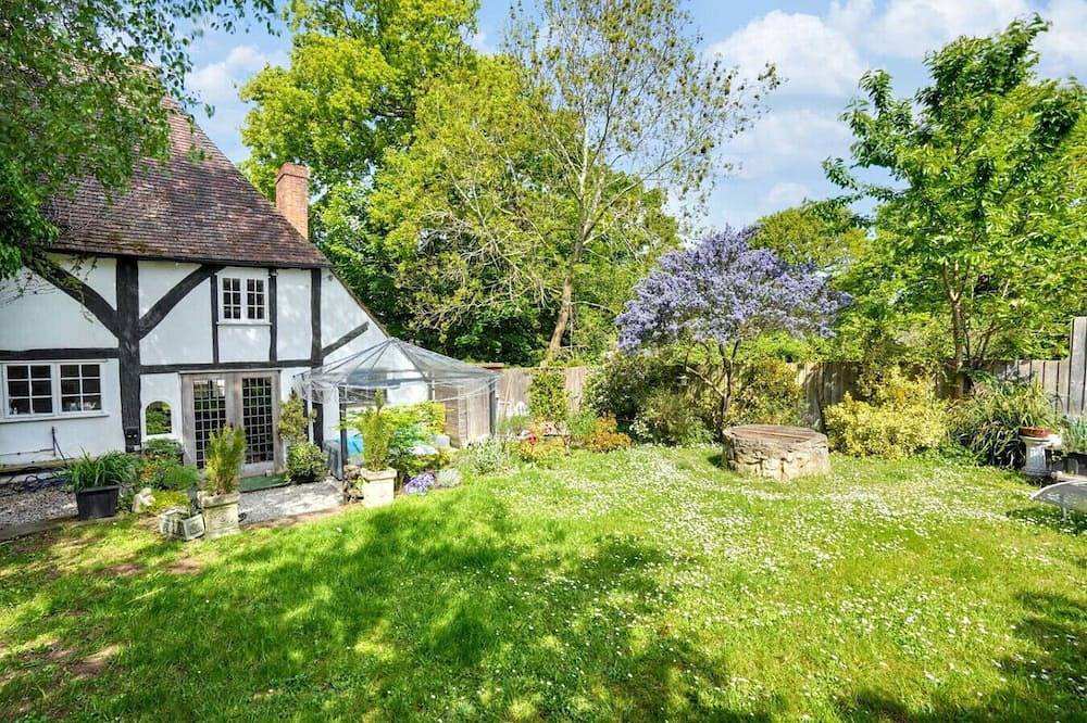 Perfect Booking | The Buttery 500 Year Old Cottage in Kent