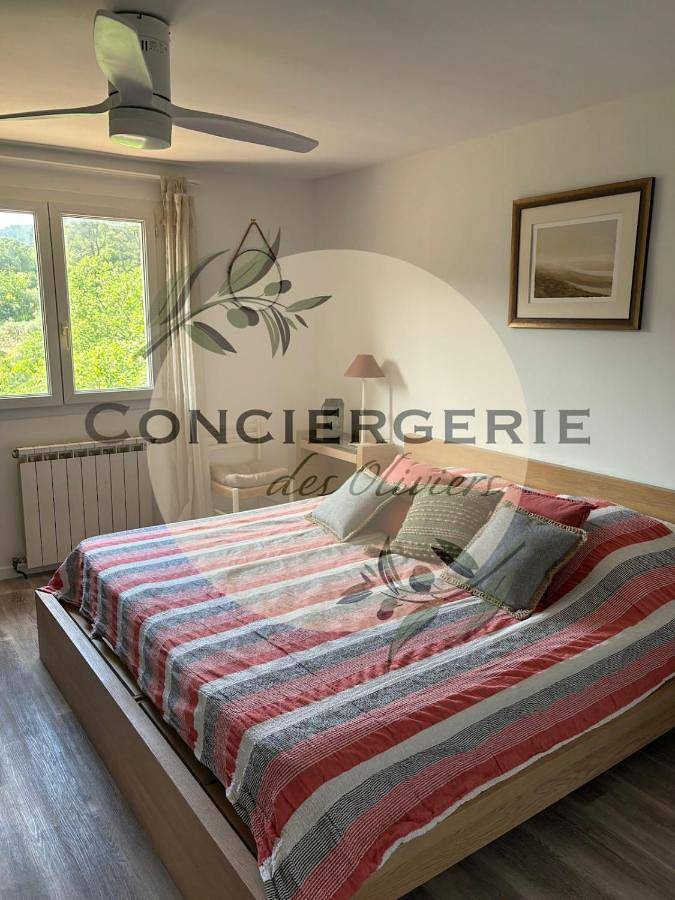 Location de vacances pour 11 personnes, avec terrasse et piscine à Belgentier - 3