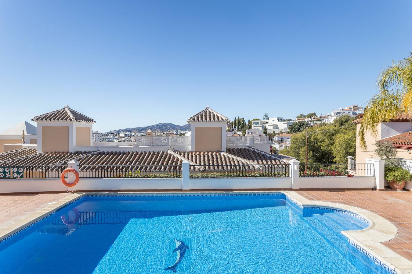Apartamento entero, Apartamento acogedor, 2 grandes terrazas, vistas impresionantes y piscina in Playa de Burriana, Nerja