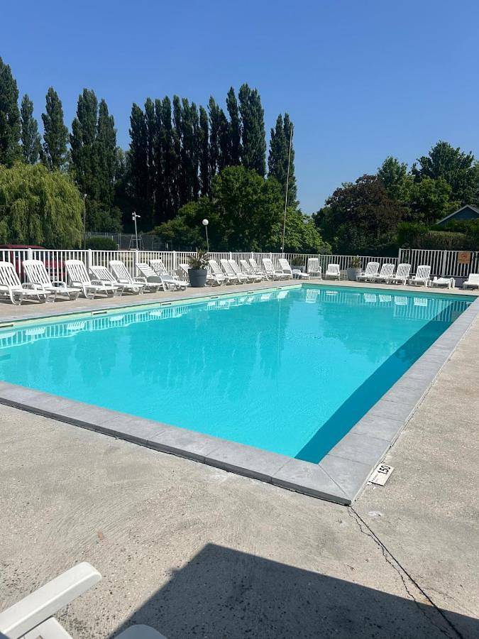 Location de vacances pour 4 personnes, avec piscine et terrasse, animaux acceptés à Ivry-la-Bataille