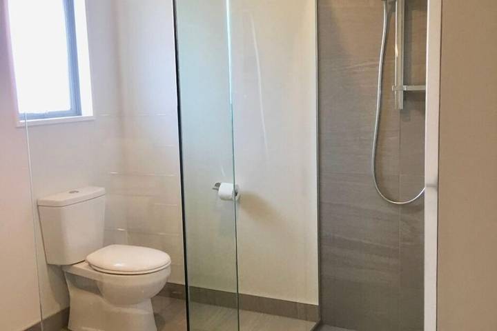 Location de vacances pour 2 personnes, avec jardin et piscine ainsi que terrasse et jacuzzi à Wanaka - 2