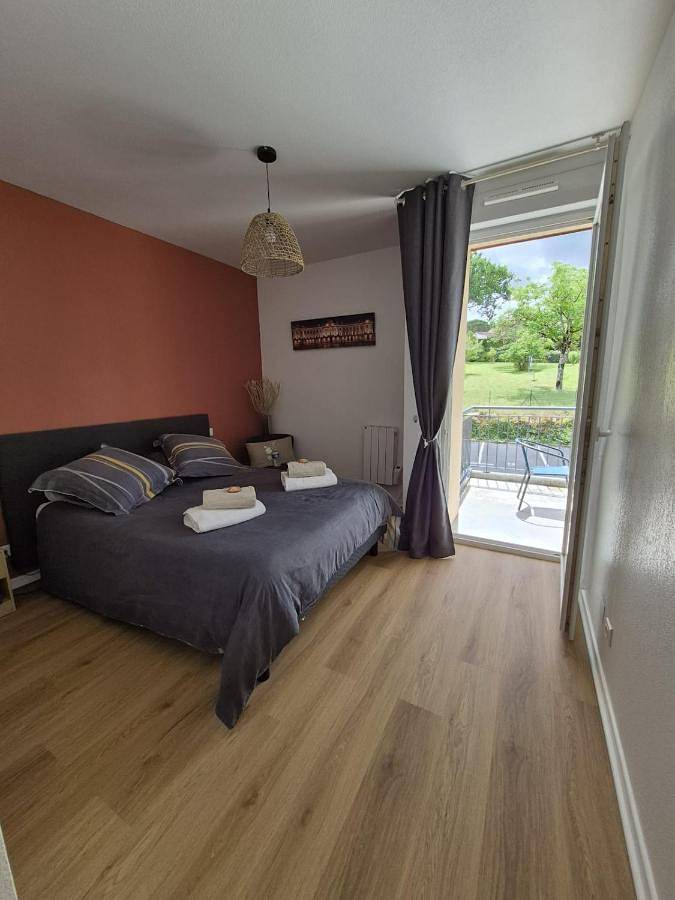 Gîte pour 2 personnes, avec terrasse à Saint-Laurent-les-Tours