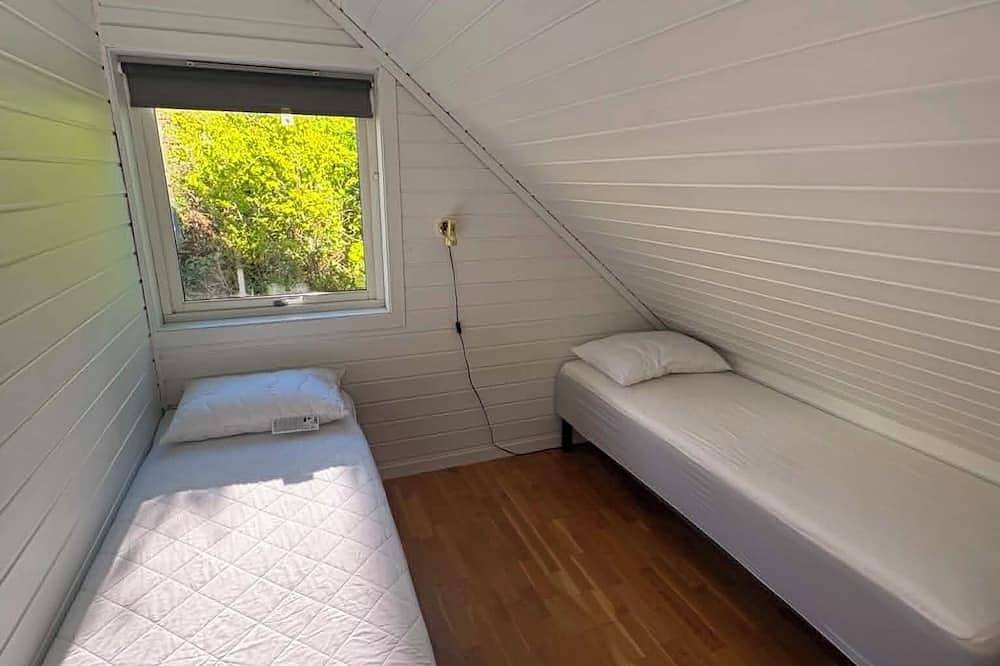 Waterfront 4-bedroom cabin in Flekkeroy, Kristiansand perfect for your getaway in Flekkerøya, Kristiansand