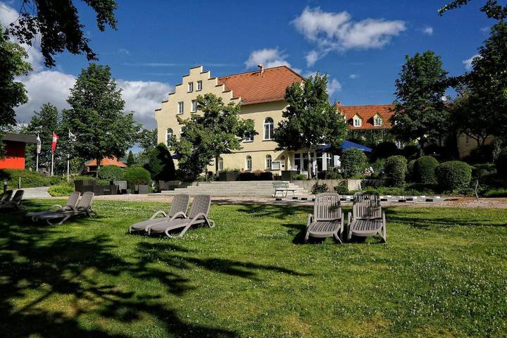 Hotel voor 4 personen, with tuin and uitzicht as well as sauna in Weimar