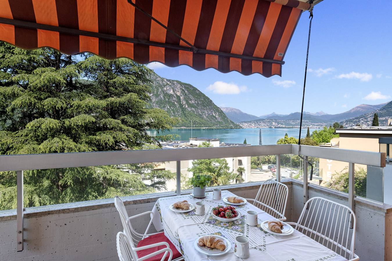 Ganze Wohnung, Residenza Panorama Bissone with Parking in Bissone, Luganersee