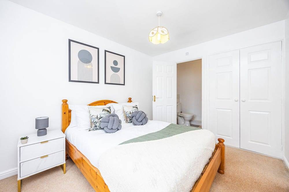 Entire apartment, Spacious 3 Bedroom Home  - Near Heathrow/Windsor in Slough, Berkshire