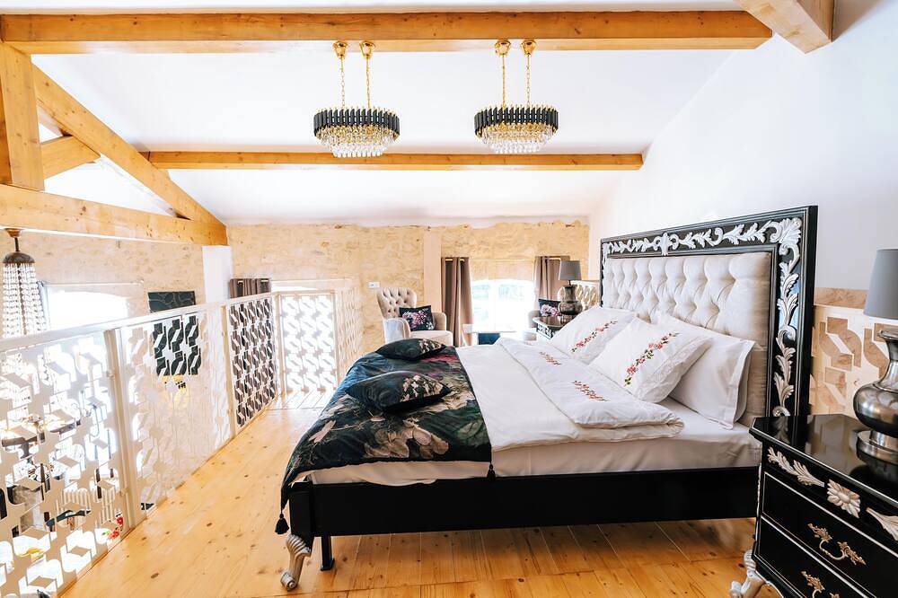 Suite Ravenna : Charm, Cathedral height & Luxury, Swimming pool - Domaine de Pagnon in Saint-Gervais (Gironde), Blaye region