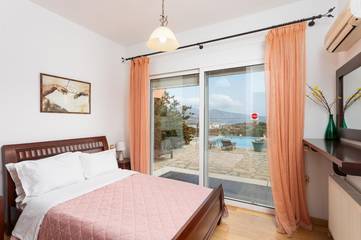 Villa for 12 People in Elounda, North Crete, Photo 3