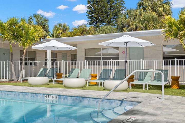 Studio for 2 people, with pool and balcony, kid friendly in Clearwater