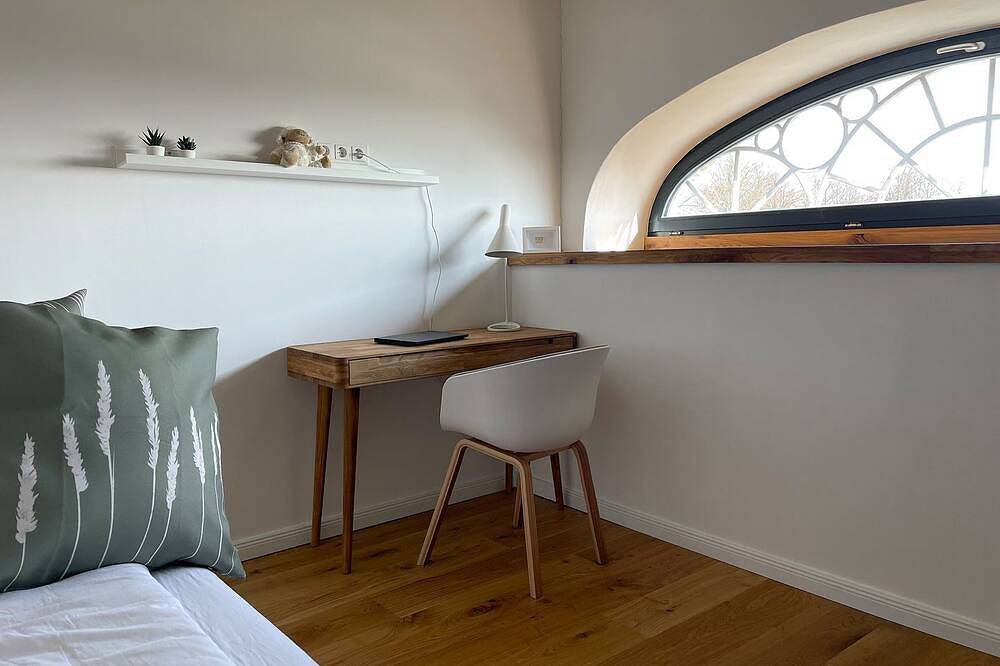 Ganze Wohnung, Anton – Atelier-Ferienwohnung in Rysum bei Greetsiel, 65 m² für 4 Personen - Hof in Rysum, Krummhörn