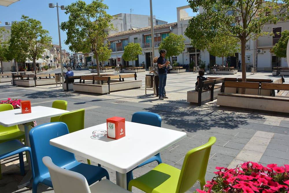 Appartamento intero, Appartamento luminoso sulla spiaggia per 5/7 persone. Wifi illimitato gratuito. in Marina di Ragusa, Provincia di Ragusa