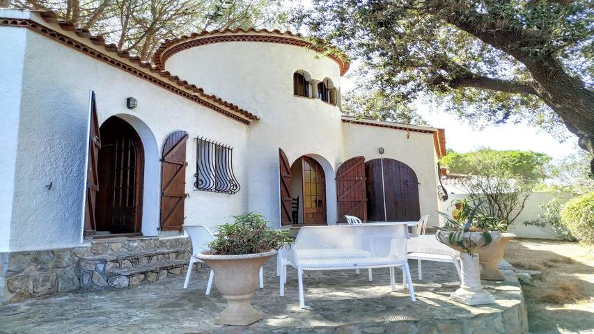Location de vacances pour 6 personnes, avec terrasse ainsi que piscine et jardin, adapté aux familles à L'Escala - 2