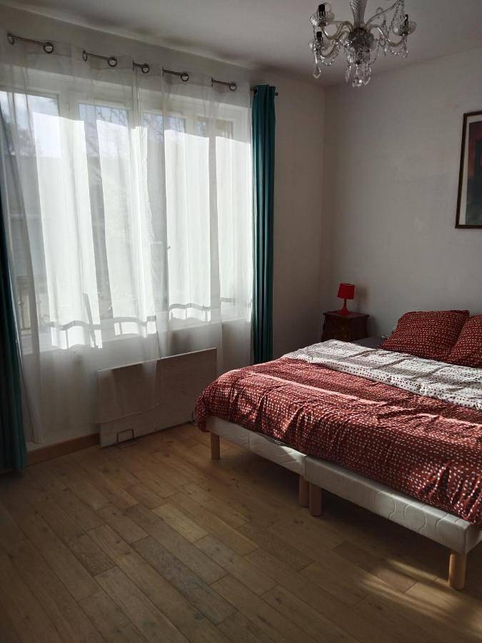 Appartement entier, Three-Bedroom Apartment in Fontenay-sous-Bois, Val-de-Marne