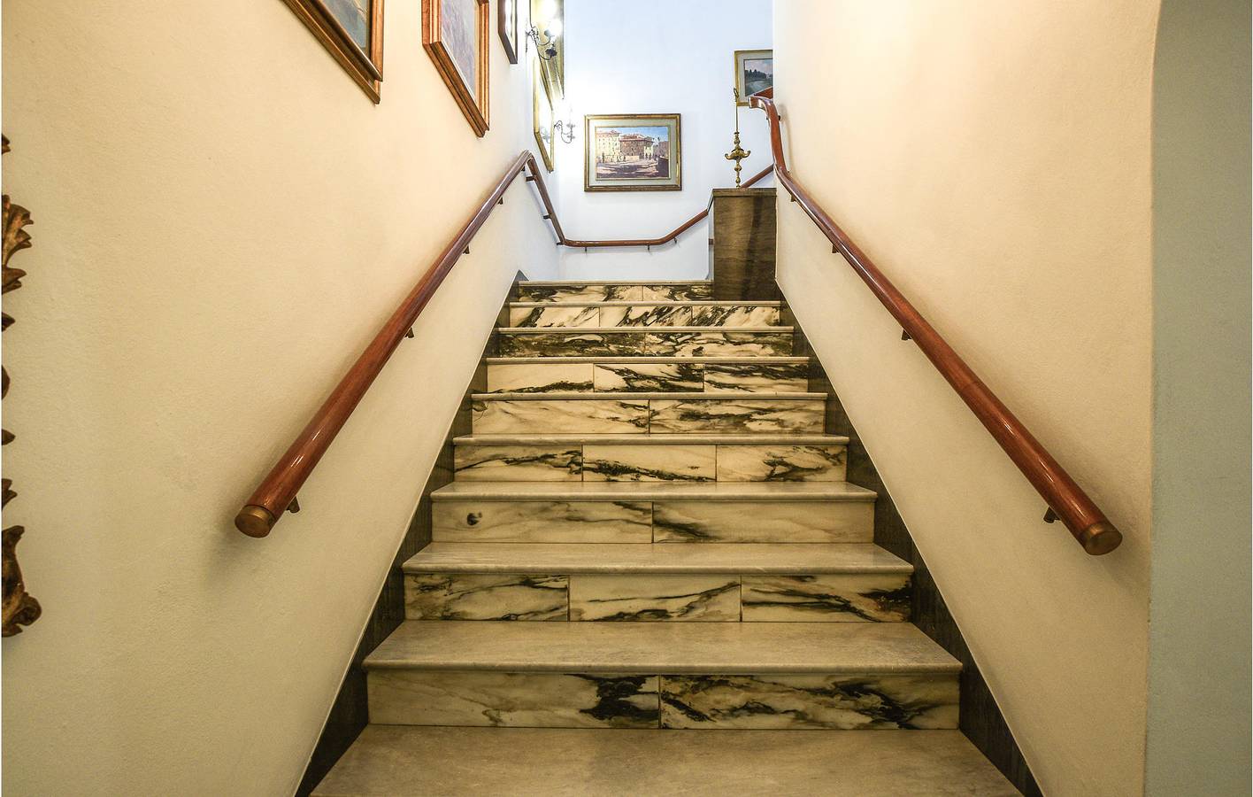 Wifi, Wasserpark & Strand in der Nähe: 200 qm Terrassen-Apt. in Piombino, Etruskische Küste