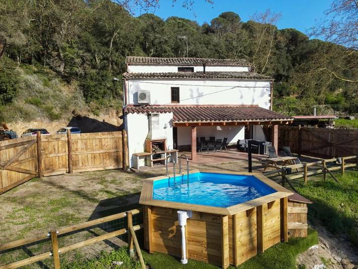 Casa rural para 6 personas, con piscina además de vistas y jardín en Valles Oriental