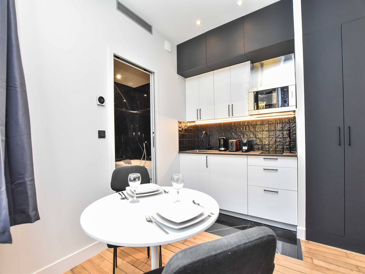 Appartamento intero, Monolocale chic con jacuzzi - 2P - vicino Palais Garnier in Parigi, Ile-de-France