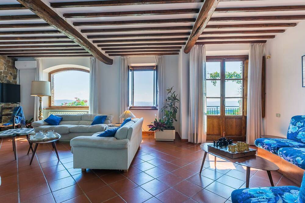 Wonderful  villa for 10 people with Wifi, A/C, Tv, patio, panoramic view and parking in Castellina in Chianti, Chianti