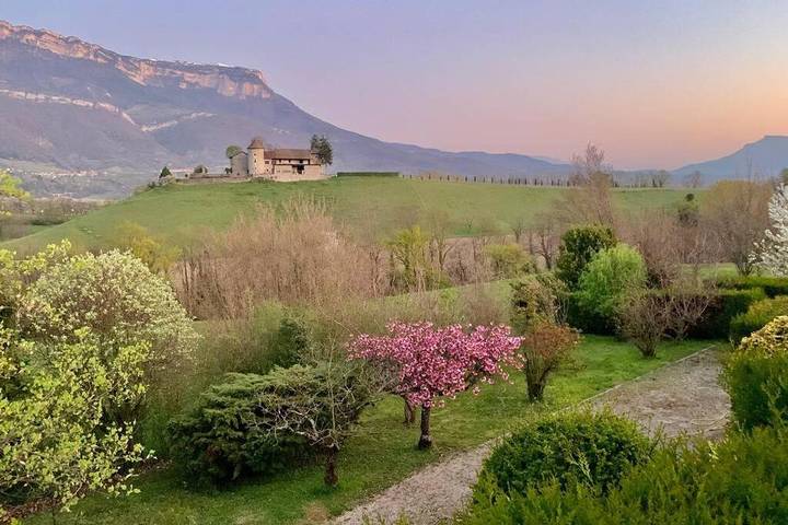 Gîte pour 4 personnes, avec vue et jardin dans Saint-Maximin