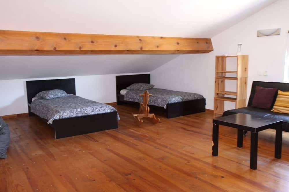 Appartement entier, Jours de vigne - Appartement contemporain pour 8 personnes in Villegailhenc, Région de Carcassonne