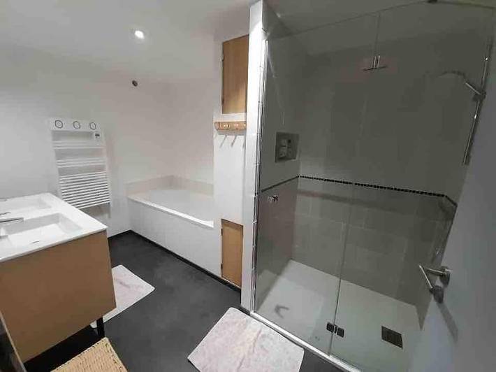 Location de vacances pour 6 personnes, avec terrasse et jardin à Xanton-Chassenon - 4