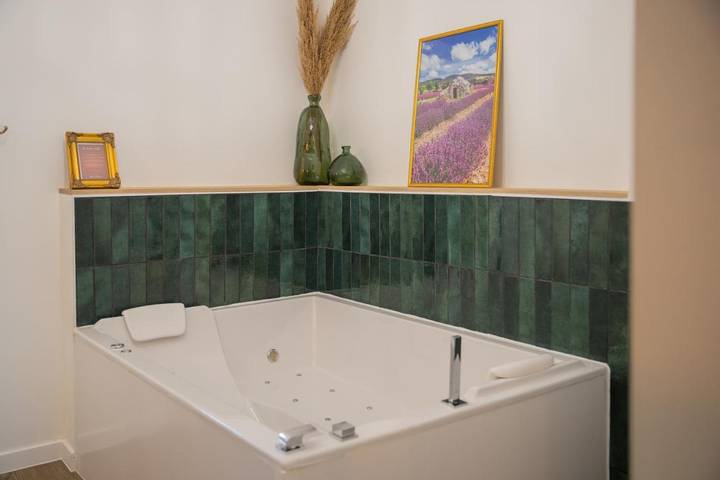 Maison d’hôte pour 2 personnes, avec terrasse ainsi que piscine et jacuzzi dans la Drôme - 4