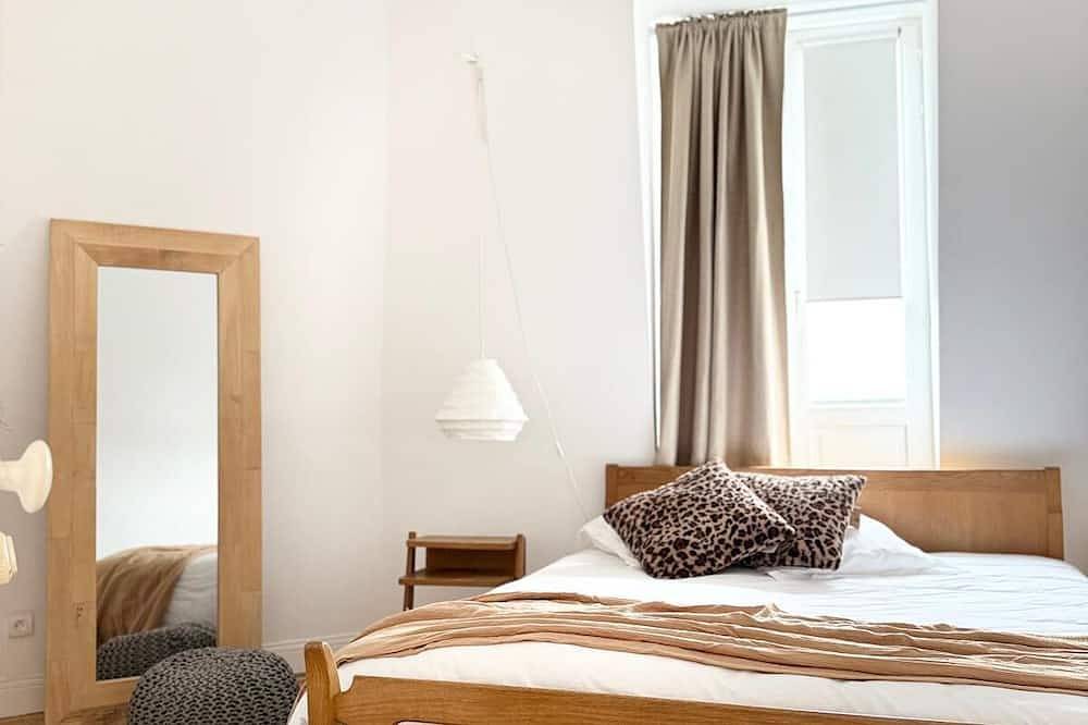 Ganze Wohnung, Whole apartment 90 m2 in the heart of the village of Halluin, ceiling height 3.5 m! in Halluin, Lille und Umgebung