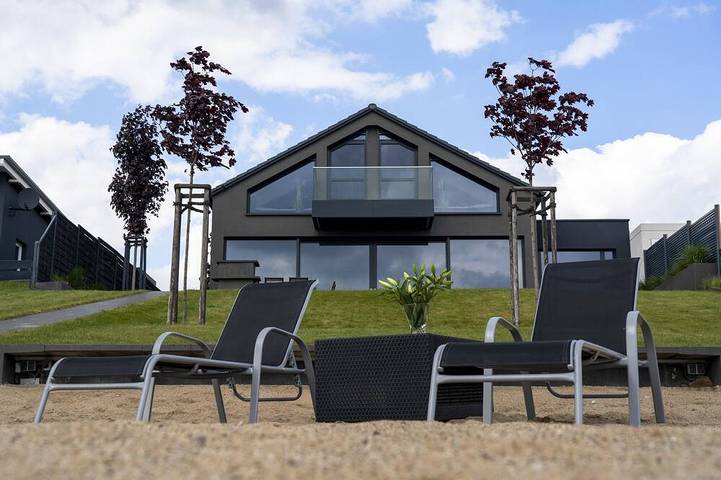 Ferienhaus für 8 Personen, mit Sauna und Garten sowie Whirlpool in Löbnitz
