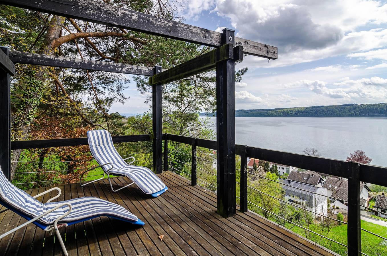 Ferienhaus "Adlerhorst Über Dem Bodensee" mit Panoramaverglasung, Terrasse und Seeblick in Sipplingen, Region Bodensee-Oberschwaben