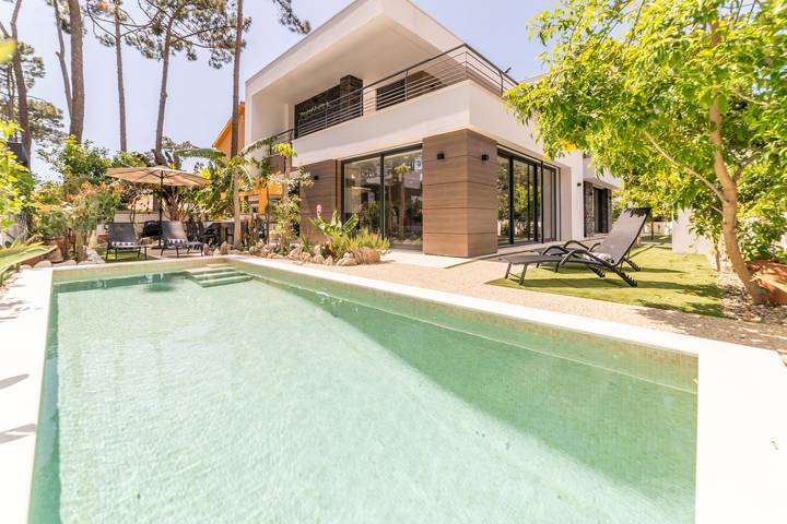 Villa para 10 pessoas, com Varanda e Jardim em Aroeira