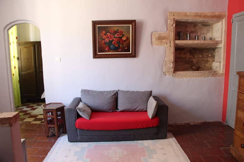 Apartamento entero, Sirocco-Apartamento-Superior-Baño privado con bañera-Vista a la Calle in Barjac, Región de Alès