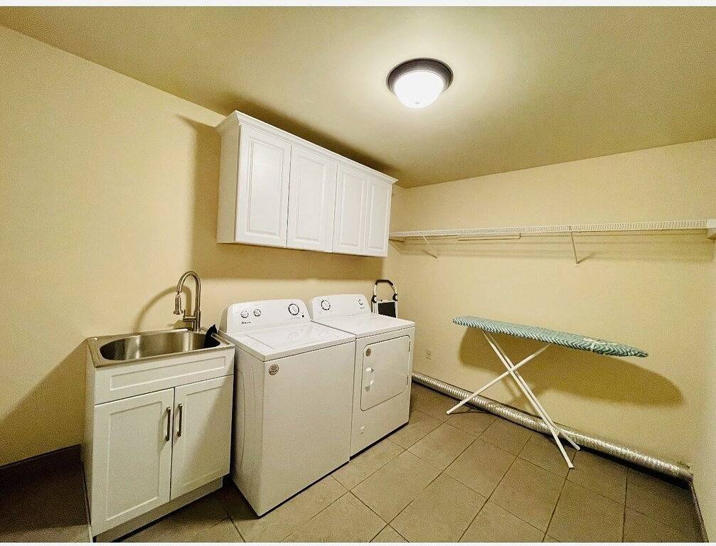 Villa Patricia ideal for long term stays-near lakes in Bloomfield Township, Oakland County