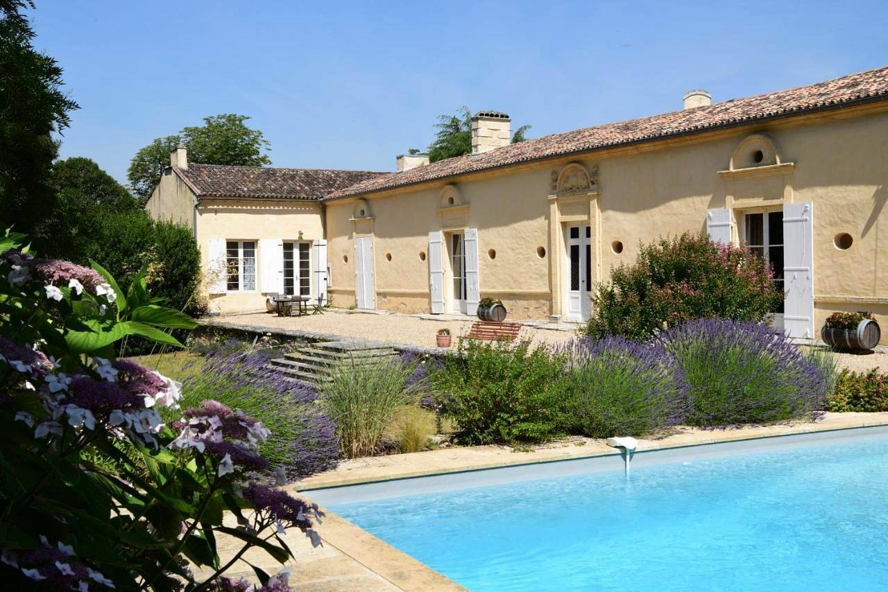 Twin Room with Pool View in Fronsac, Région de Libourne