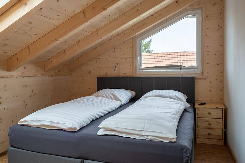 Alb Chalet: Freistehendes Ferienhaus mit Whirlpool, Infrarotkabine und Holzofen in Meßstetten, Neckar-Alb