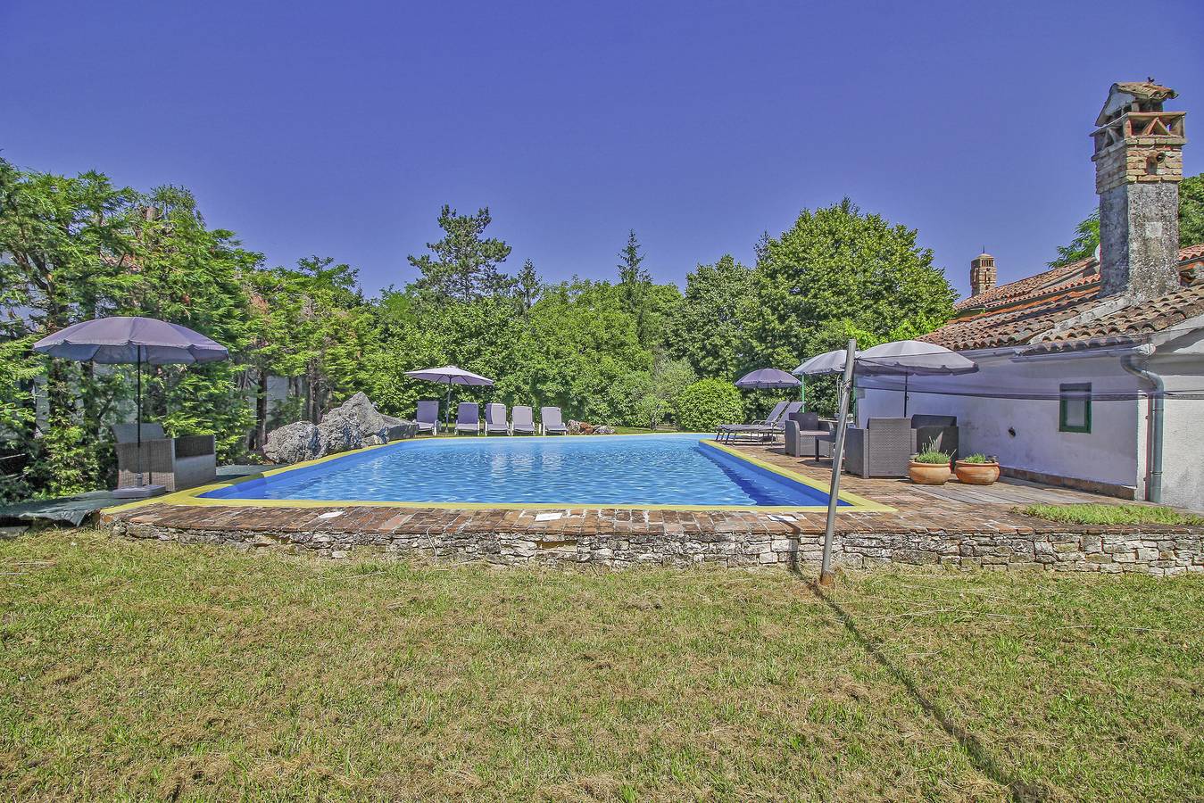 Holiday house Filip * large plot with garden, private pool, free Wifi in Istria