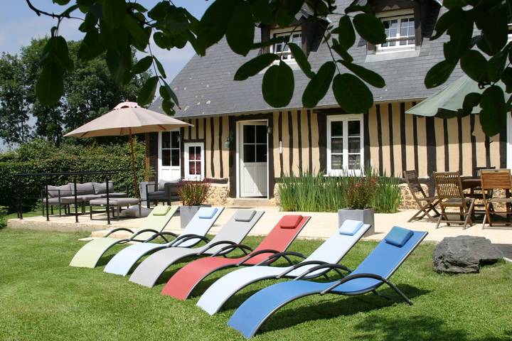 Gîte pour 6 personnes, avec terrasse et jardin à Oherville