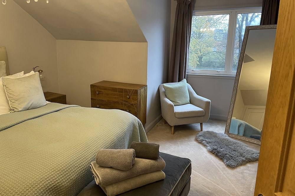 Entire apartment, Stylish Riverside Apartment set in a beautiful popular park. in Dumfries, Dumfries and Galloway